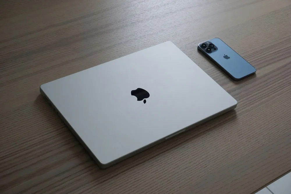 iPhone for business: Your work tool on the go