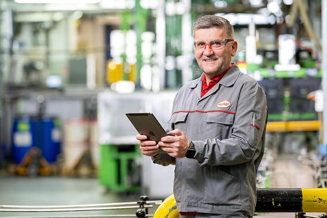 Whitepaper: Frontline digitization with COPE